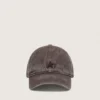 Gorra de béisbol marrón oscuro con una estrella bordada tono sobre tono