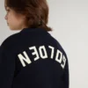 Jersey azul de cuello redondo para niños con letras «Golden» en la espalda