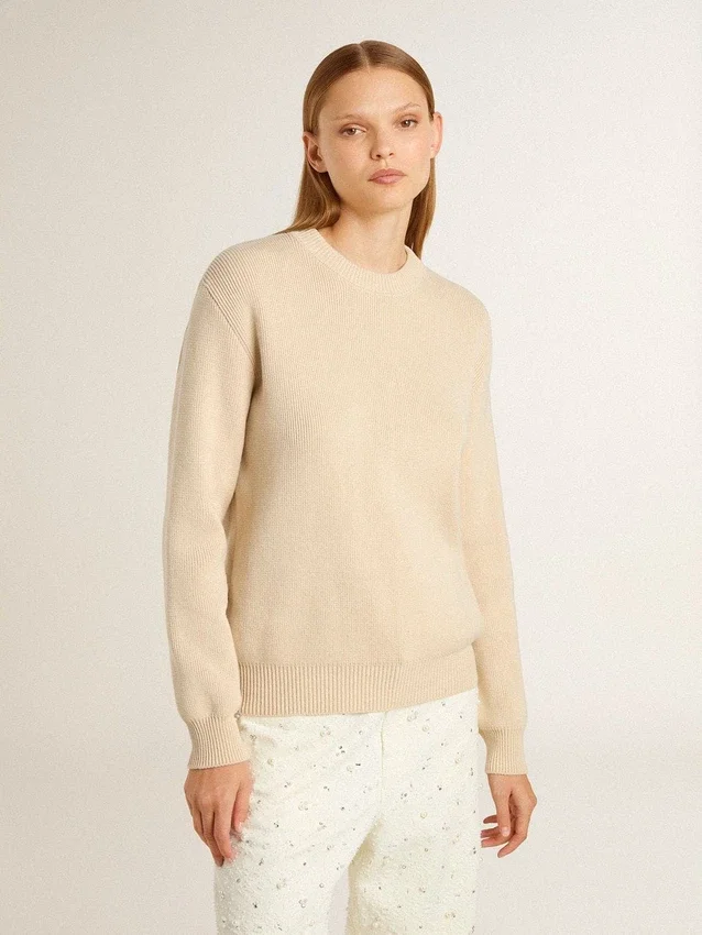 Jersey beige de mujer con la inscripción «Golden» en la espalda