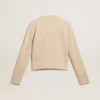 Jersey corto de cuello redondo en lana beige con cristales por toda la prenda