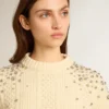 Jersey corto de mujer en blanco desgastado con cristales decorativos