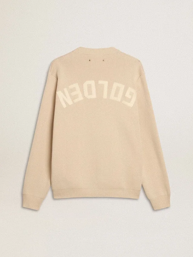 Jersey de cuello redondo beige para hombre con la inscripción «Golden» en la espalda