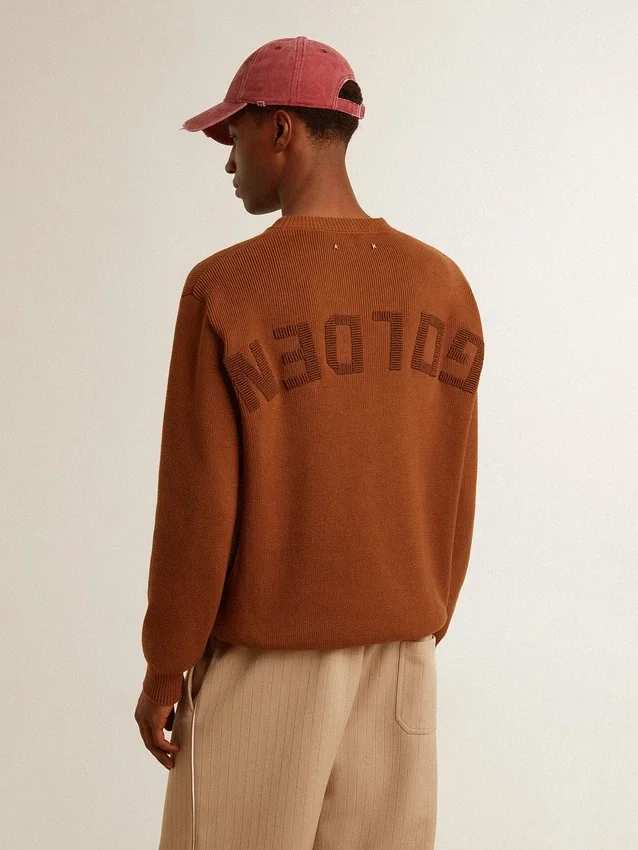 Jersey de cuello redondo para hombre con logotipo en la espalda