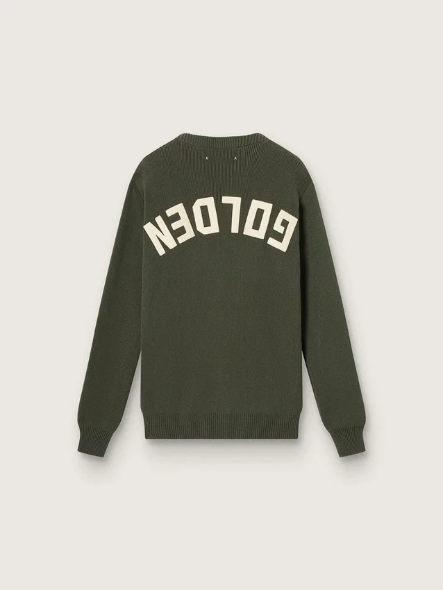 Jersey de cuello redondo para hombre en verde militar con letras «doradas» en la espalda