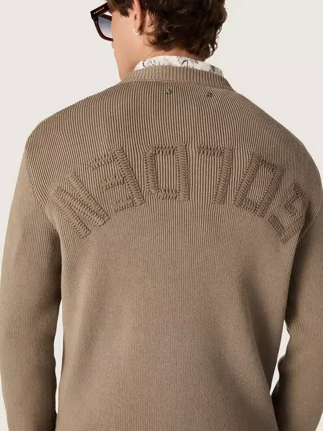 Jersey de hombre en algodón orgánico color topo claro con logotipo bordado