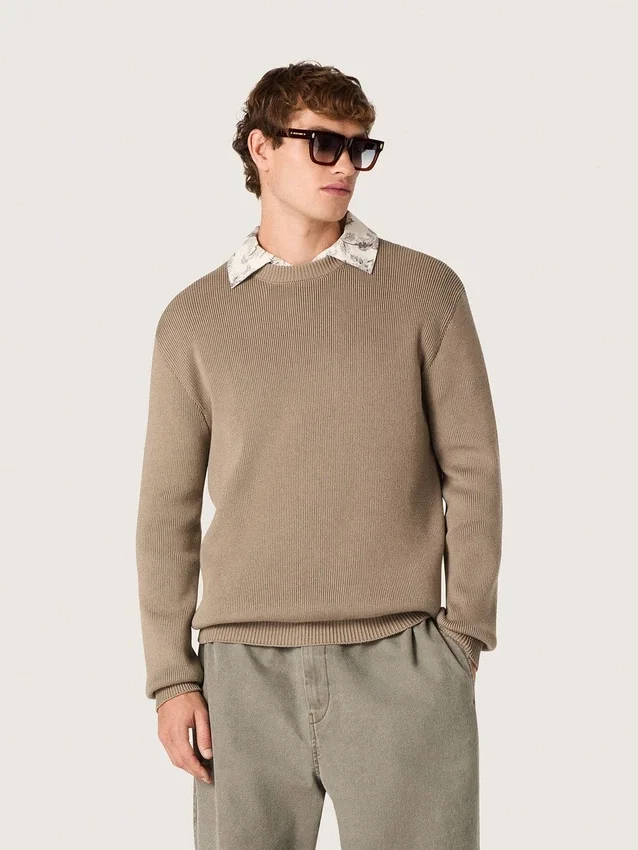 Jersey de hombre en algodón orgánico color topo claro con logotipo bordado