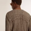 Jersey de hombre en color travertino con letras en parche «Golden» en la espalda