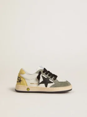 Junior Ball Star en napa blanca con inserciones de ante verde oscuro y estrella negra