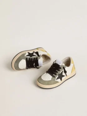 Junior Ball Star en napa blanca con inserciones de ante verde oscuro y estrella negra