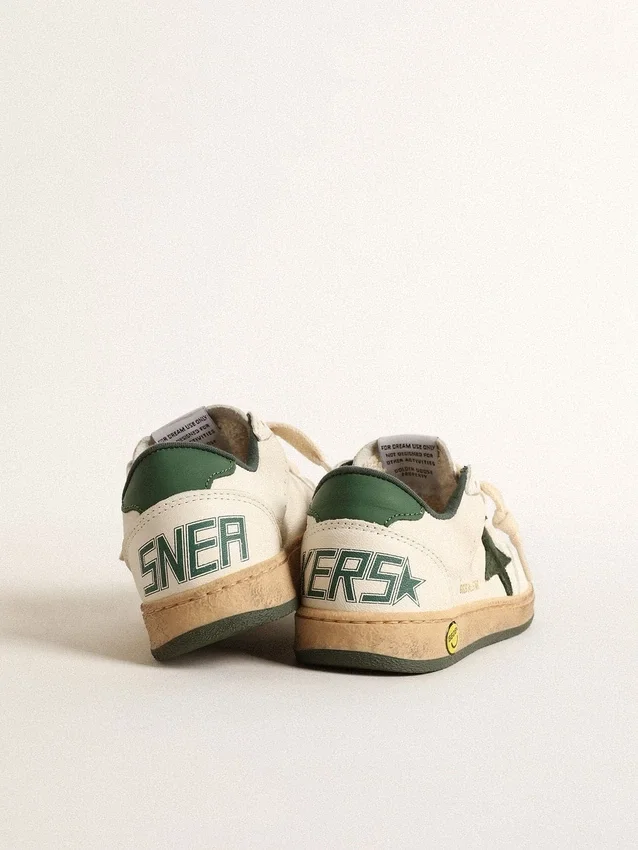 Junior Ball Star en piel blanca con estrella de ante verde