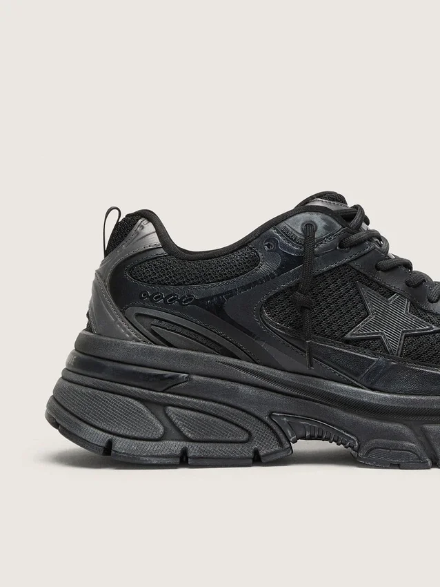 Lightstar para mujer con parte superior de piel negra y malla y estrella negra