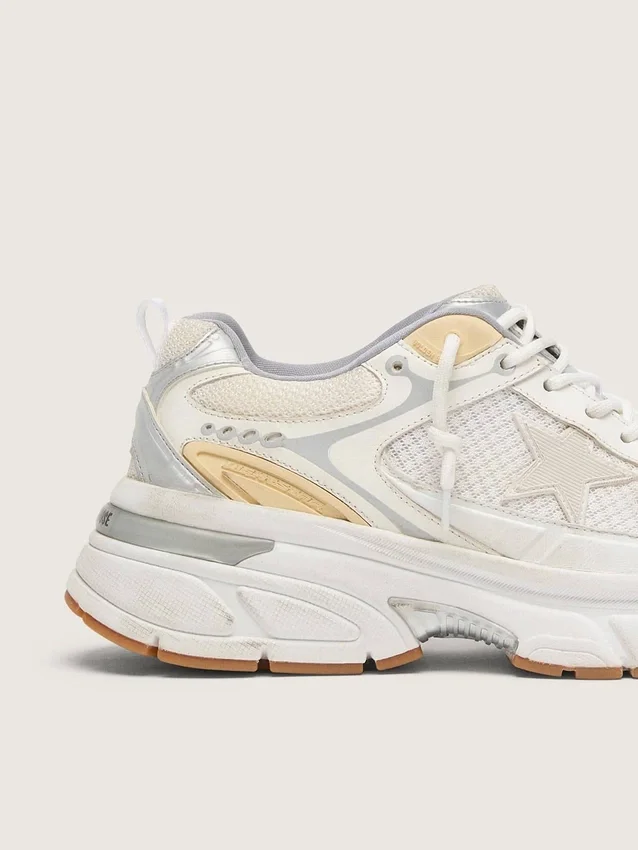 Lightstar para mujer en piel blanca y malla con estrella en blanco desgastado