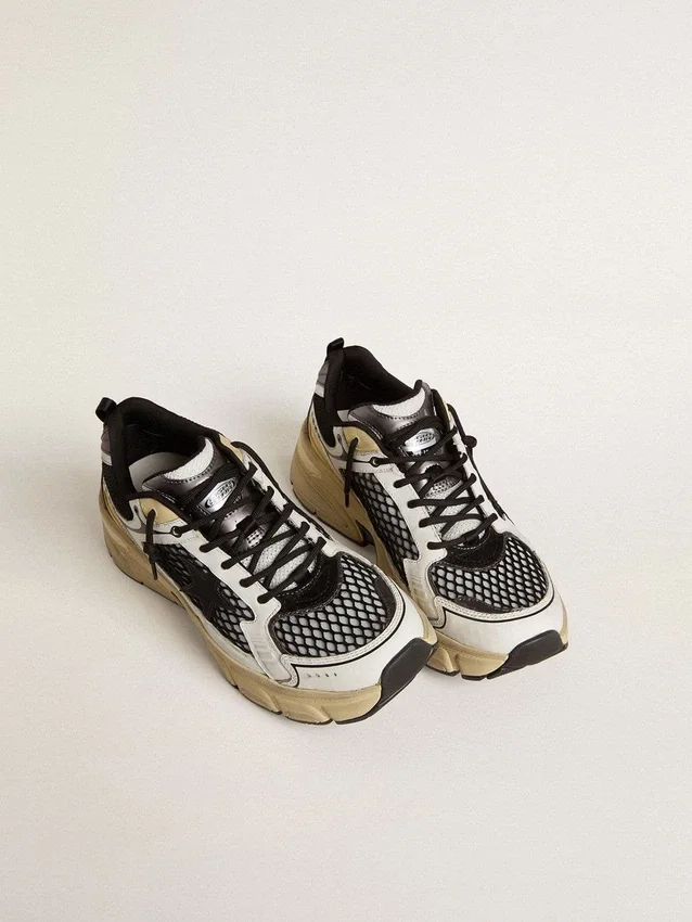 Lightstar para mujer en piel blanca y malla negra con estrella de TPU negra