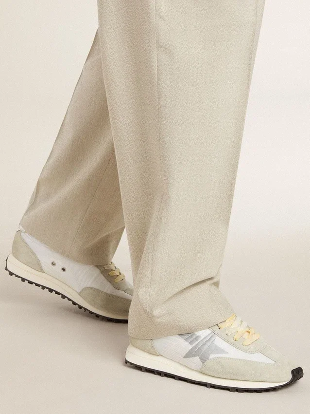 Marathon para hombre con parte superior de nailon blanco y estrella plateada