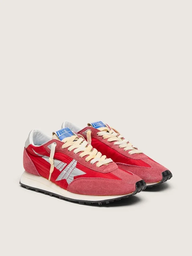Marathon para mujer con parte superior de nailon rojo y estrella plateada