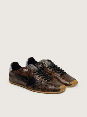 Marathon Speed para mujer en piel con estampado de serpiente marrón, estrella negra y lengüeta de talón de piel plateada