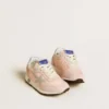 Marathon Young en nailon rosa con estrella estampada y lengüeta de cuero en el talón