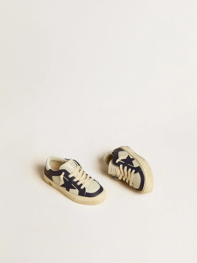 May Junior en piel blanca y azul con estrella y lengüeta del talón de piel