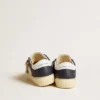 May Junior en piel blanca y azul con estrella y lengüeta del talón de piel