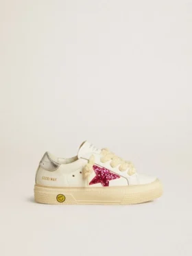 May Young con estrella de purpurina fucsia y lengüeta del talón de piel metalizada