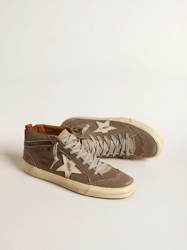 Mid Star en lona verde con estrella de piel y detalle negro
