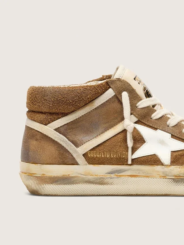 Mid Star LAB para mujer en ante color óxido con una estrella de piel blanca