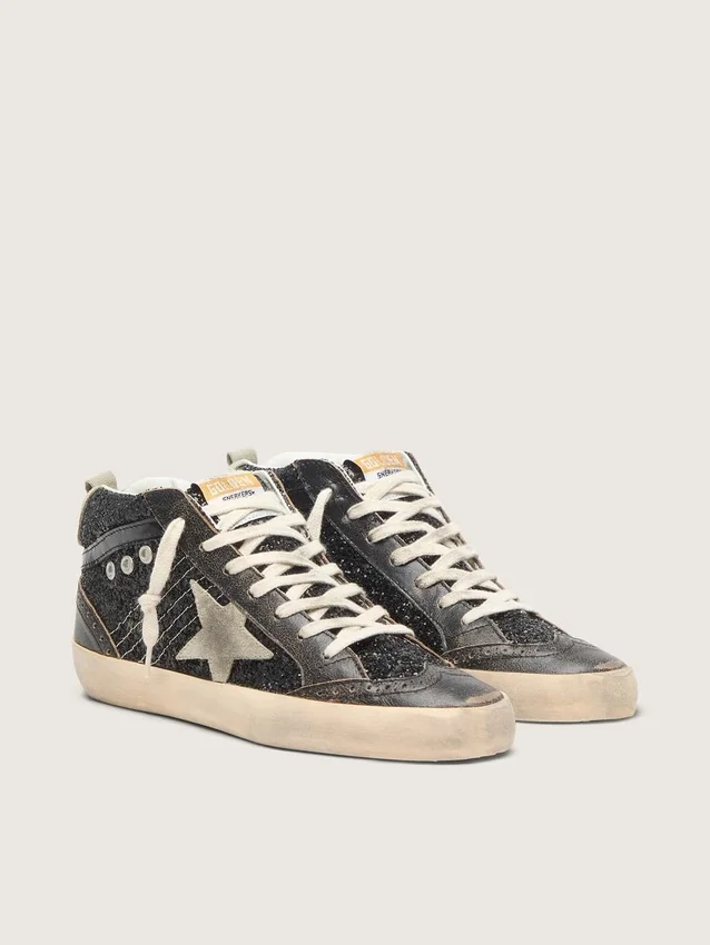 Mid Star para mujer en negro brillante con estrella y lengüeta del talón de ante gris paloma