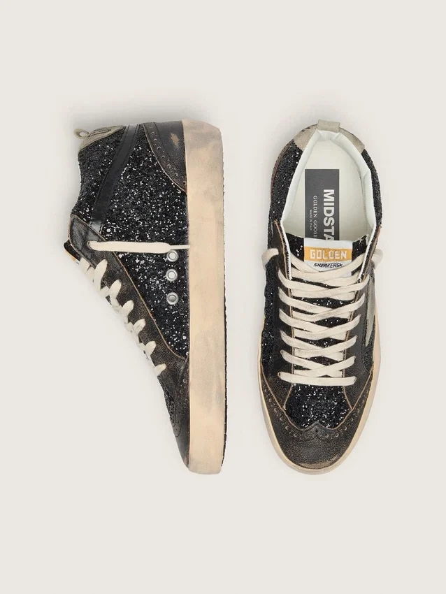 Mid Star para mujer en negro brillante con estrella y lengüeta del talón de ante gris paloma