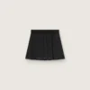 Minifalda deportiva plisada en negro