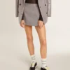 Minishorts grises de mujer de lana con estampado de pata de gallo