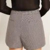 Minishorts grises de mujer de lana con estampado de pata de gallo
