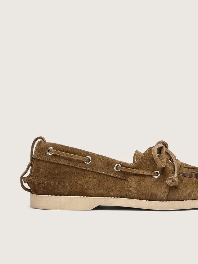 Mocasines Cruise para mujer en ante caqui con flecos y abalorios multicolores