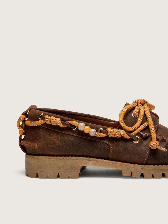 Mocasines Cruise para mujer en ante encerado marrón con cordones de senderismo en gris paloma