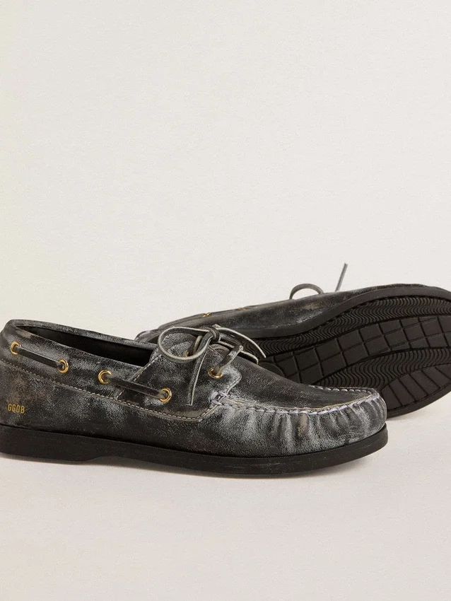 Mocasines Young Cruise en piel negra desgastada
