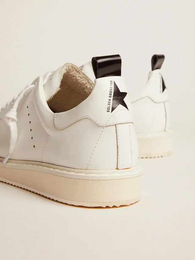 Modelo «Starter» para hombre en piel con estrella en la lengüeta del talón