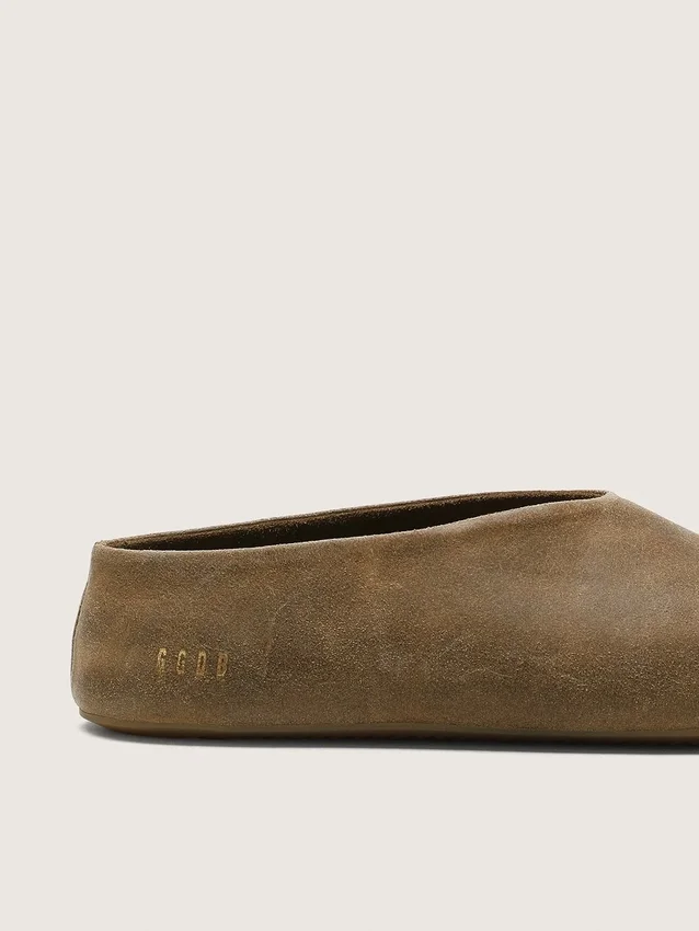 Modelo Tierra para hombre en ante caqui