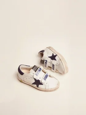 Old School Young en piel blanca con estrella de ante azul y lengüeta en el talón