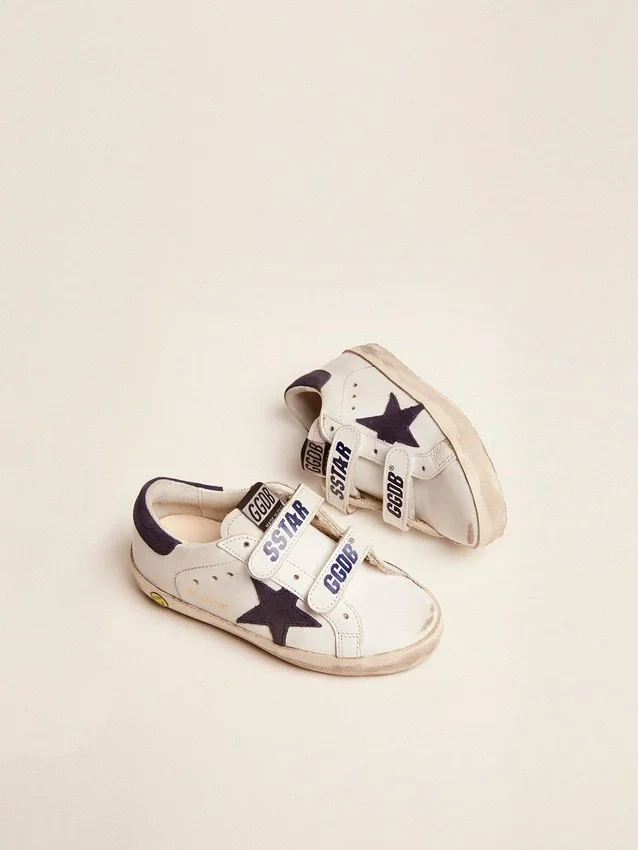 Old School Young en piel blanca con estrella de ante azul y lengüeta en el talón