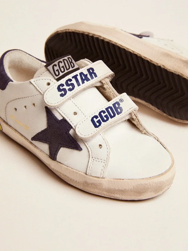 Old School Young en piel blanca con estrella de ante azul y lengüeta en el talón