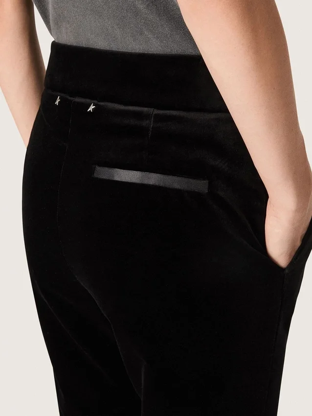 Pantalones acampanados de corte entallado para mujer en terciopelo de algodón negro