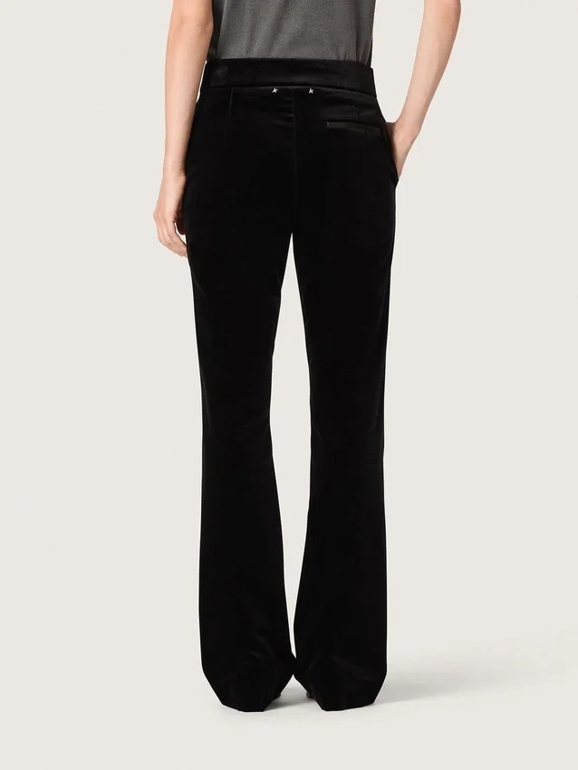 Pantalones acampanados de corte entallado para mujer en terciopelo de algodón negro
