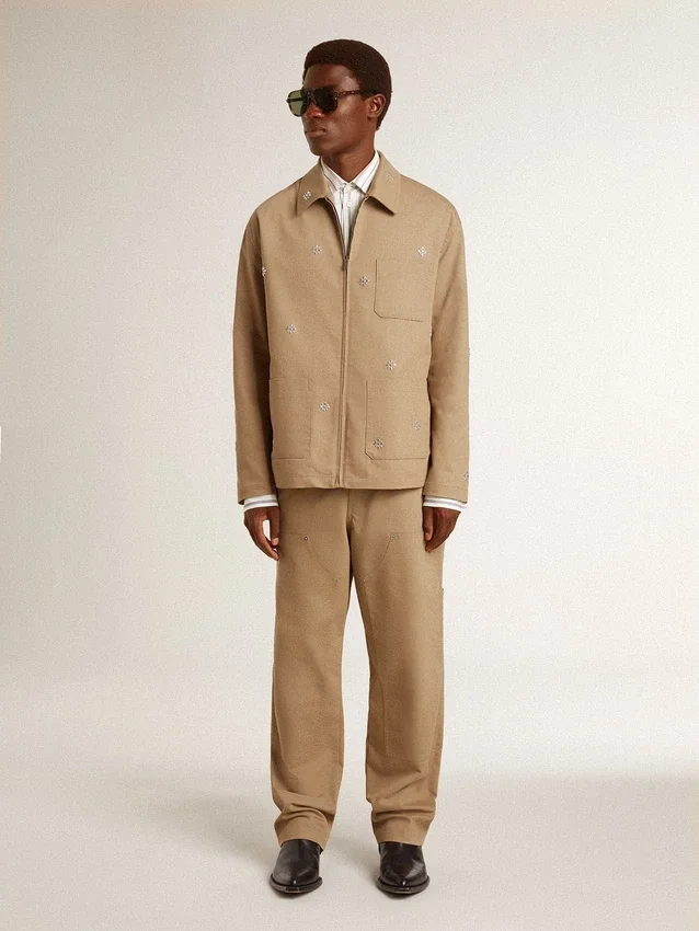 Pantalones beige de hombre con parches