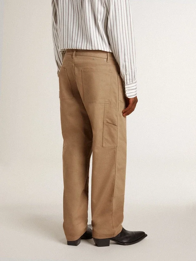 Pantalones beige de hombre con parches