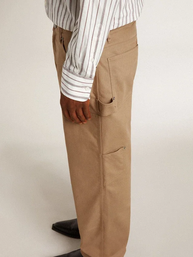 Pantalones beige de hombre con parches