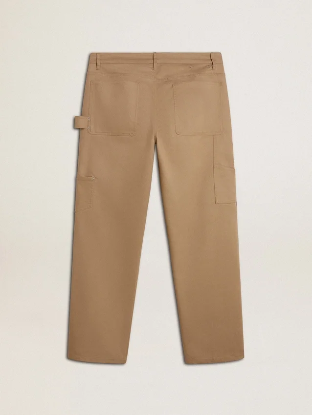 Pantalones beige de hombre con parches