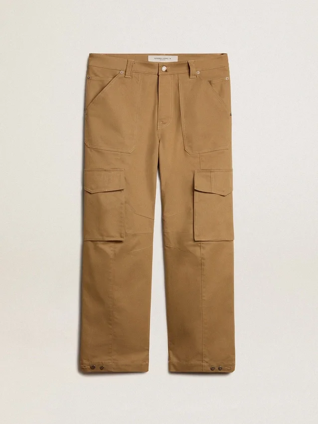 Pantalones cargo de color beige caqui