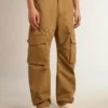 Pantalones cargo de color beige caqui