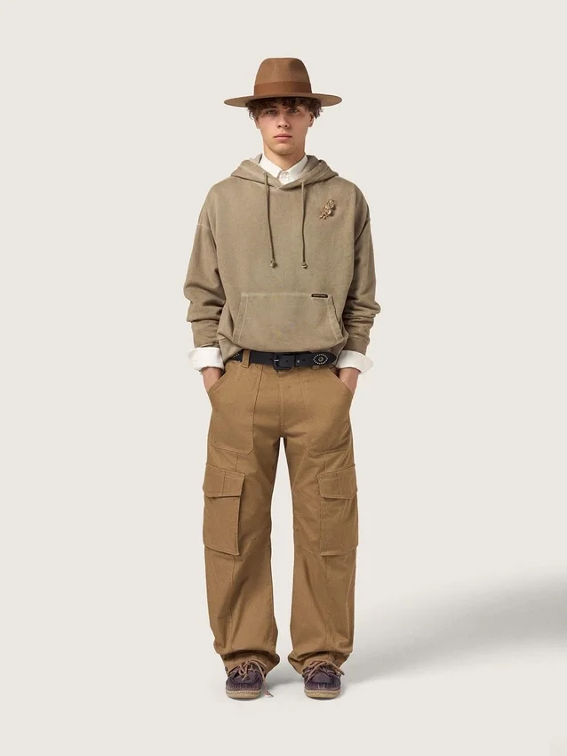 Pantalones cargo de color beige caqui