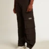 Pantalones cargo de nailon ripstop de color negro