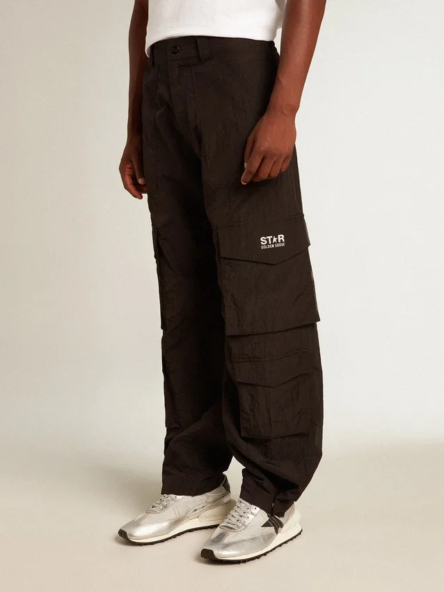 Pantalones cargo de nailon ripstop de color negro